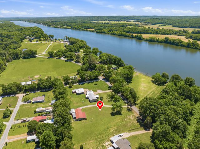 1846 Cypress Creek Rd, Linden, TN 37096