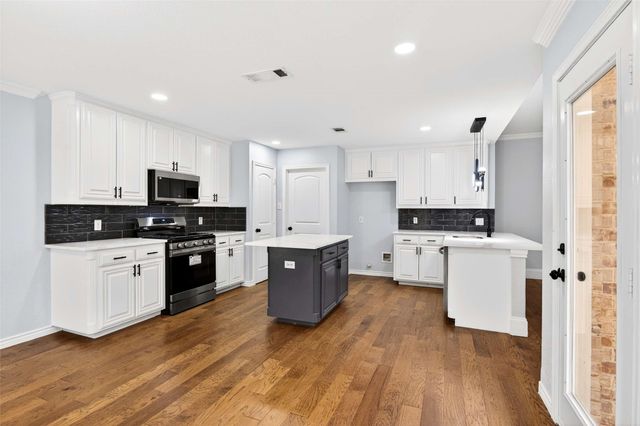 607 Parkhill Drive, Mansfield, TX 76063