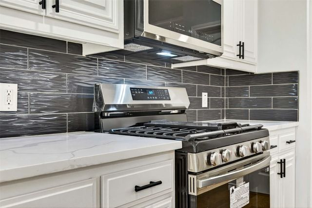 607 Parkhill Drive, Mansfield, TX 76063