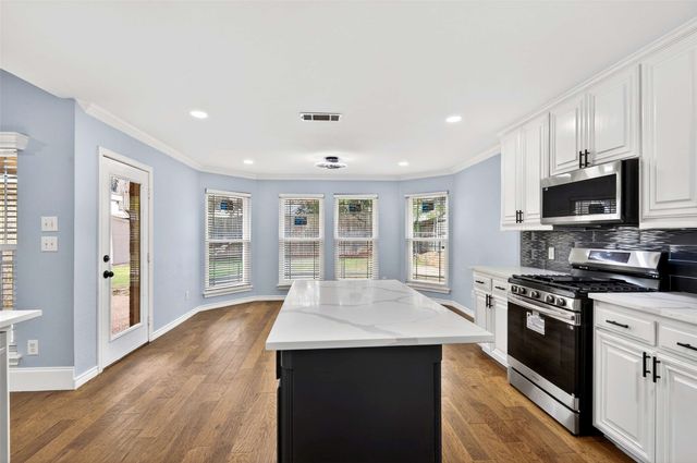 607 Parkhill Drive, Mansfield, TX 76063