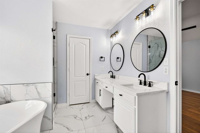 607 Parkhill Drive, Mansfield, TX 76063