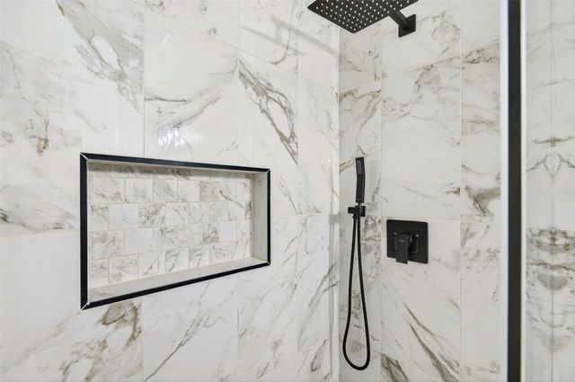 607 Parkhill Drive, Mansfield, TX 76063