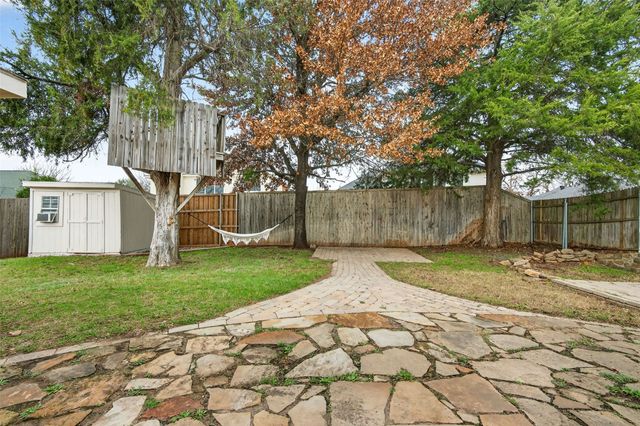 607 Parkhill Drive, Mansfield, TX 76063