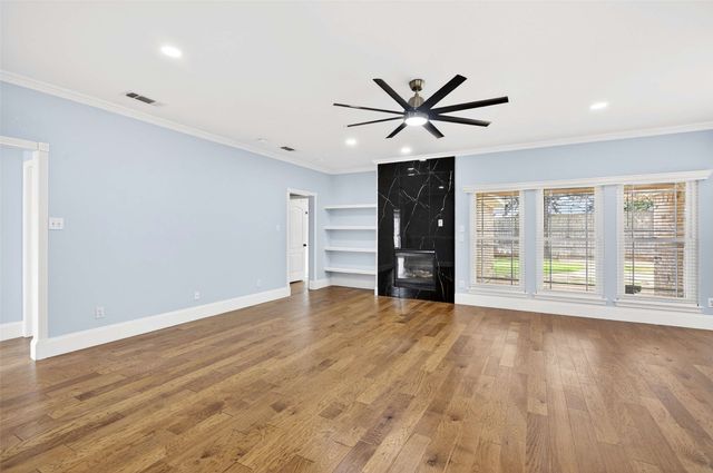 607 Parkhill Drive, Mansfield, TX 76063