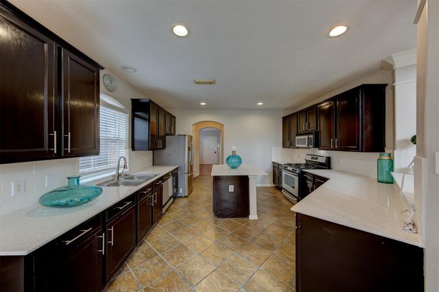 2619 Emerald Springs Court, Pearland, TX 77584