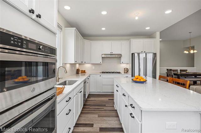 30153 Turtle Creek Circle, New Hudson, MI 48165