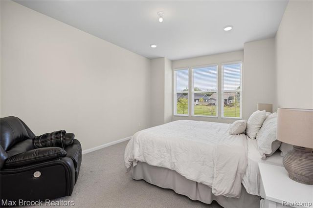 30153 Turtle Creek Circle, New Hudson, MI 48165