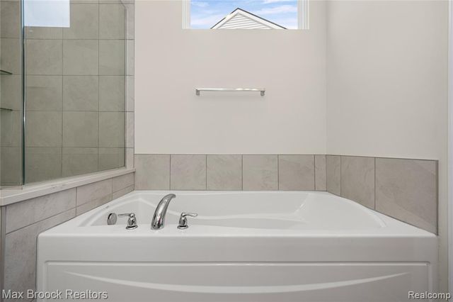 30153 Turtle Creek Circle, New Hudson, MI 48165