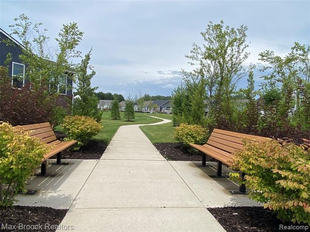 30153 Turtle Creek Circle, New Hudson, MI 48165