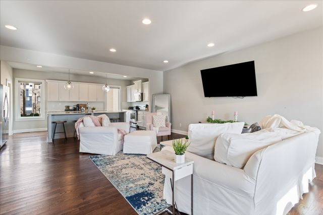 731 Douglas Ave, Nashville, TN 37207