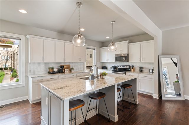 731 Douglas Ave, Nashville, TN 37207