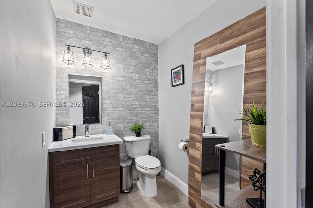 1767 W 37th St 10, Hialeah, FL 33012