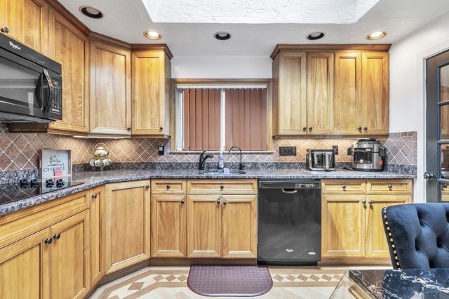 12 Oakland, Lawrence, MA 01843
