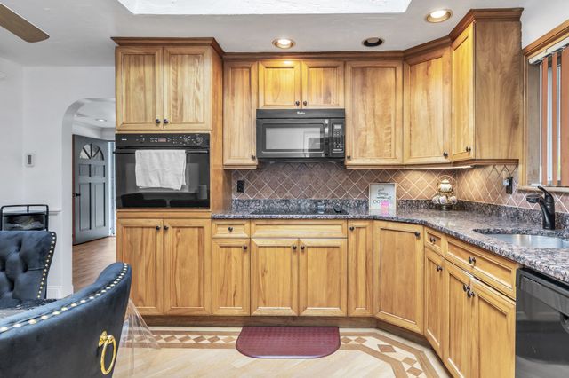 12 Oakland, Lawrence, MA 01843