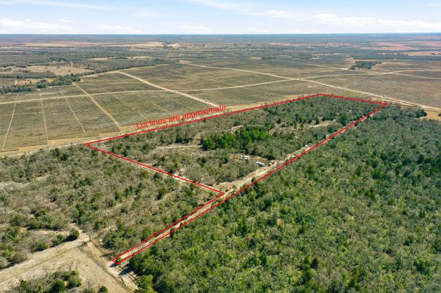 1310 Perry LN, Thorndale, TX 76577