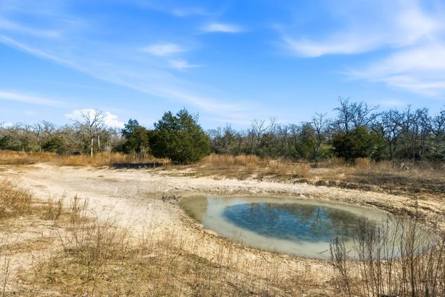 1310 Perry LN, Thorndale, TX 76577