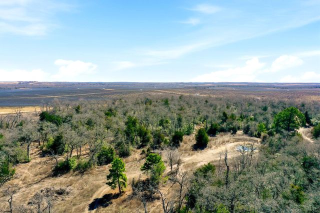 1310 Perry LN, Thorndale, TX 76577