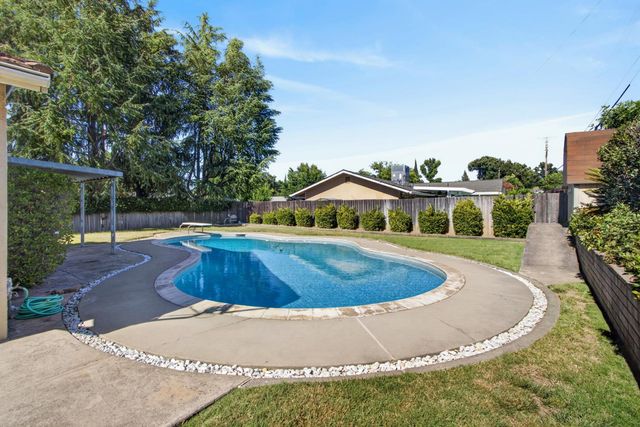 6516 Meadowcreek Way, Citrus Heights, CA 95621