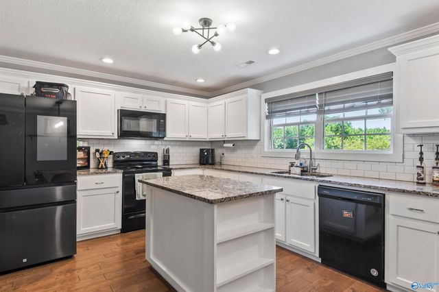 155 Cumberlind Drive, Guntersville, AL 35976