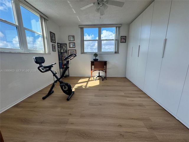 1470 NE 125th Ter 407, North Miami, FL 33161