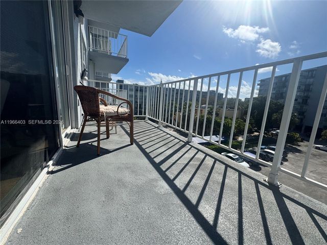 1470 NE 125th Ter 407, North Miami, FL 33161