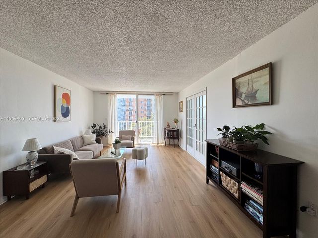 1470 NE 125th Ter 407, North Miami, FL 33161