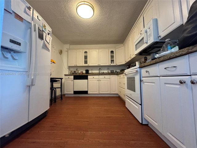 1470 NE 125th Ter 407, North Miami, FL 33161