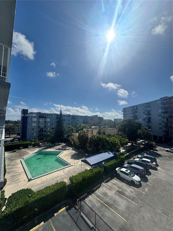 1470 NE 125th Ter 407, North Miami, FL 33161