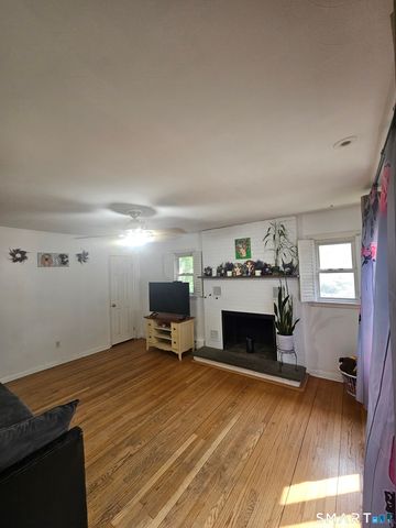 54 Woodrow Avenue, Norwich, CT 06360