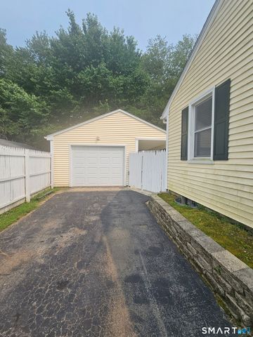 54 Woodrow Avenue, Norwich, CT 06360