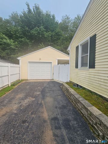 54 Woodrow Avenue, Norwich, CT 06360