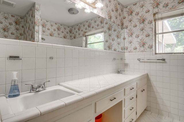 616 Post Oak Drive, Hurst, TX 76053