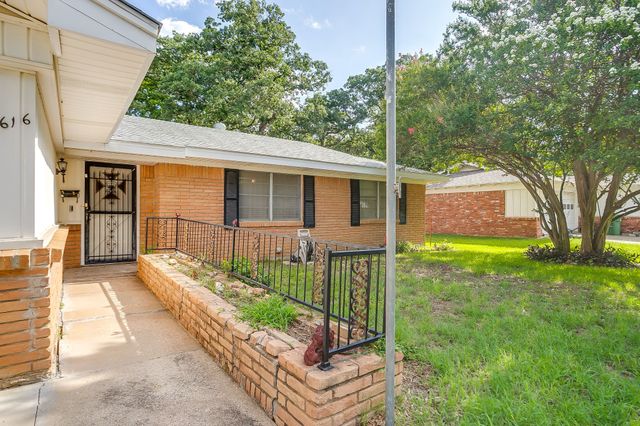 616 Post Oak Drive, Hurst, TX 76053