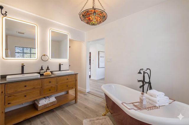 211 Spruce Street, Santa Fe, NM 87501