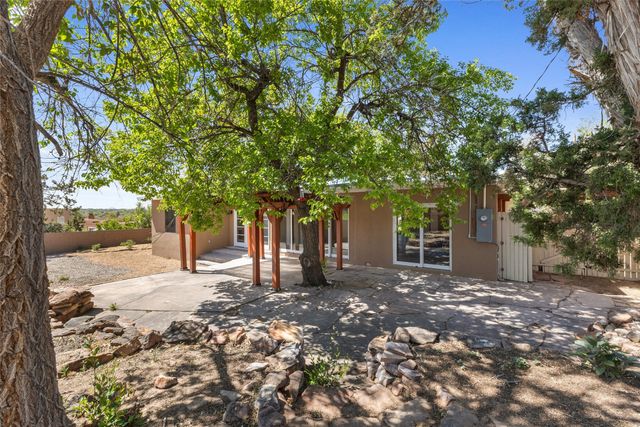 211 Spruce Street, Santa Fe, NM 87501