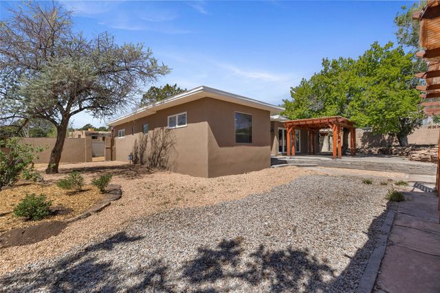 211 Spruce Street, Santa Fe, NM 87501