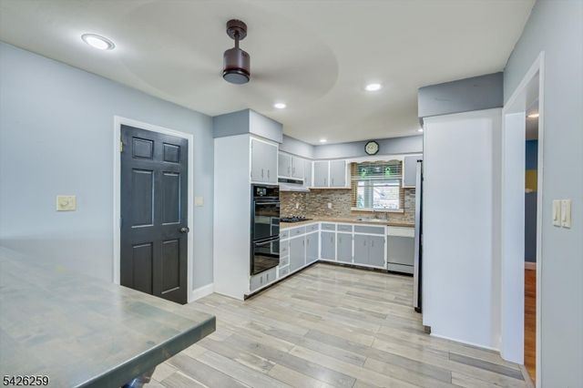 10 Wellington Ave, Woodbridge Twp., NJ 07064