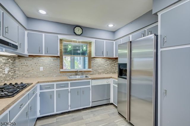 10 Wellington Ave, Woodbridge Twp., NJ 07064