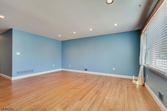 10 Wellington Ave, Woodbridge Twp., NJ 07064