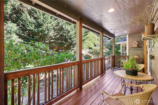 422 7th Avenue, Fox Island, WA 98333