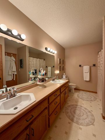 408 Clearview Court, Moorhead, MN 56560