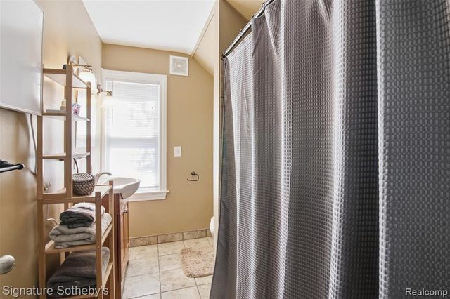 1268 Brys Drive, Grosse Pointe, MI 48236