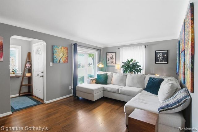 1268 Brys Drive, Grosse Pointe, MI 48236