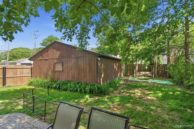1268 Brys Drive, Grosse Pointe, MI 48236