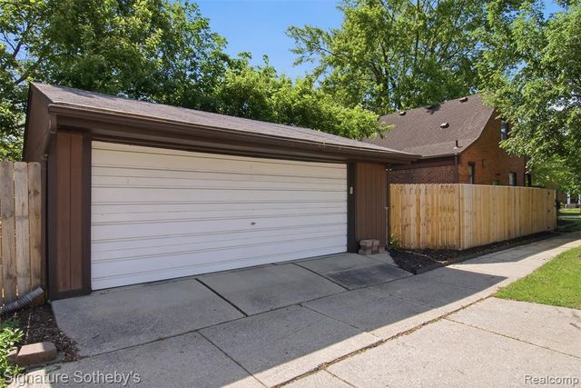 1268 Brys Drive, Grosse Pointe, MI 48236