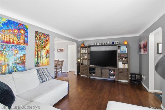 1268 Brys Drive, Grosse Pointe, MI 48236