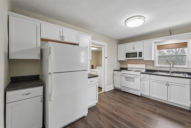 904 13th Street, West Des Moines, IA 50265