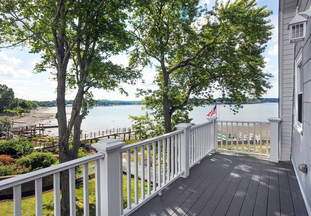 62 Rosemont Rd, Weymouth, MA 02191
