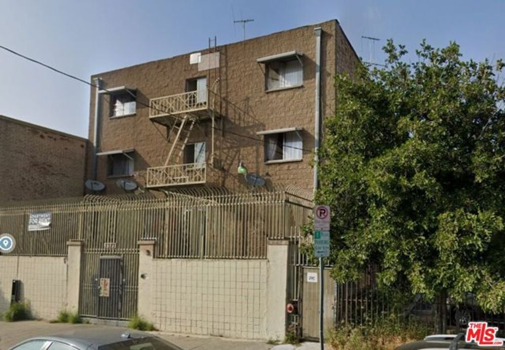 2323 W 11th Street, Los Angeles, CA 90006