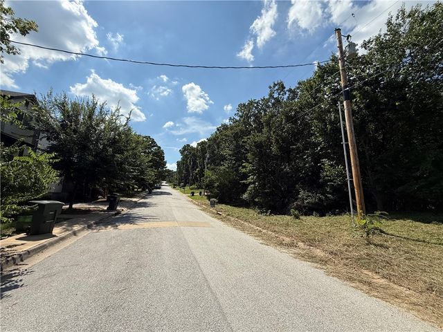 E 5th Street, Fayetteville, AR 72701